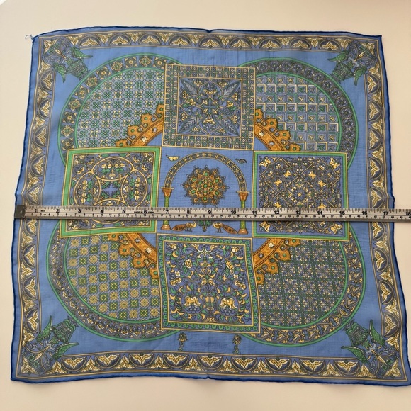 Hermes 42 Mousseline Ciels Byzantins Silk Muslin Scarf Authenticated - Picture 5 of 10